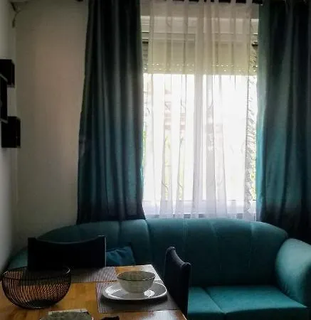 Apartmán Spacious And Cozy - Ajia Tirana