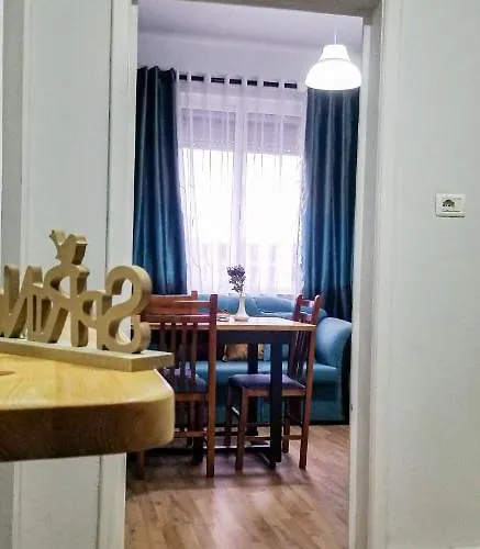 Spacious And Cozy - Ajia Apartment