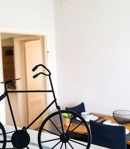 Apartment Spacious And Cozy - Ajia Tirana