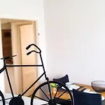 Appartamento Spacious And Cozy - Ajia Tirana