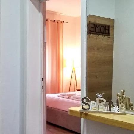 Spacious And Cozy - Ajia Tirana