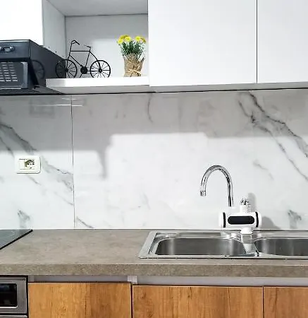 Appartement Spacious And Cozy - Ajia Tirana