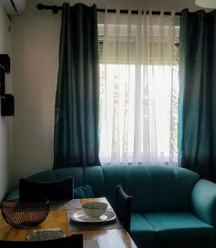 Апартаменты Spacious And Cozy - Ajia Тирана